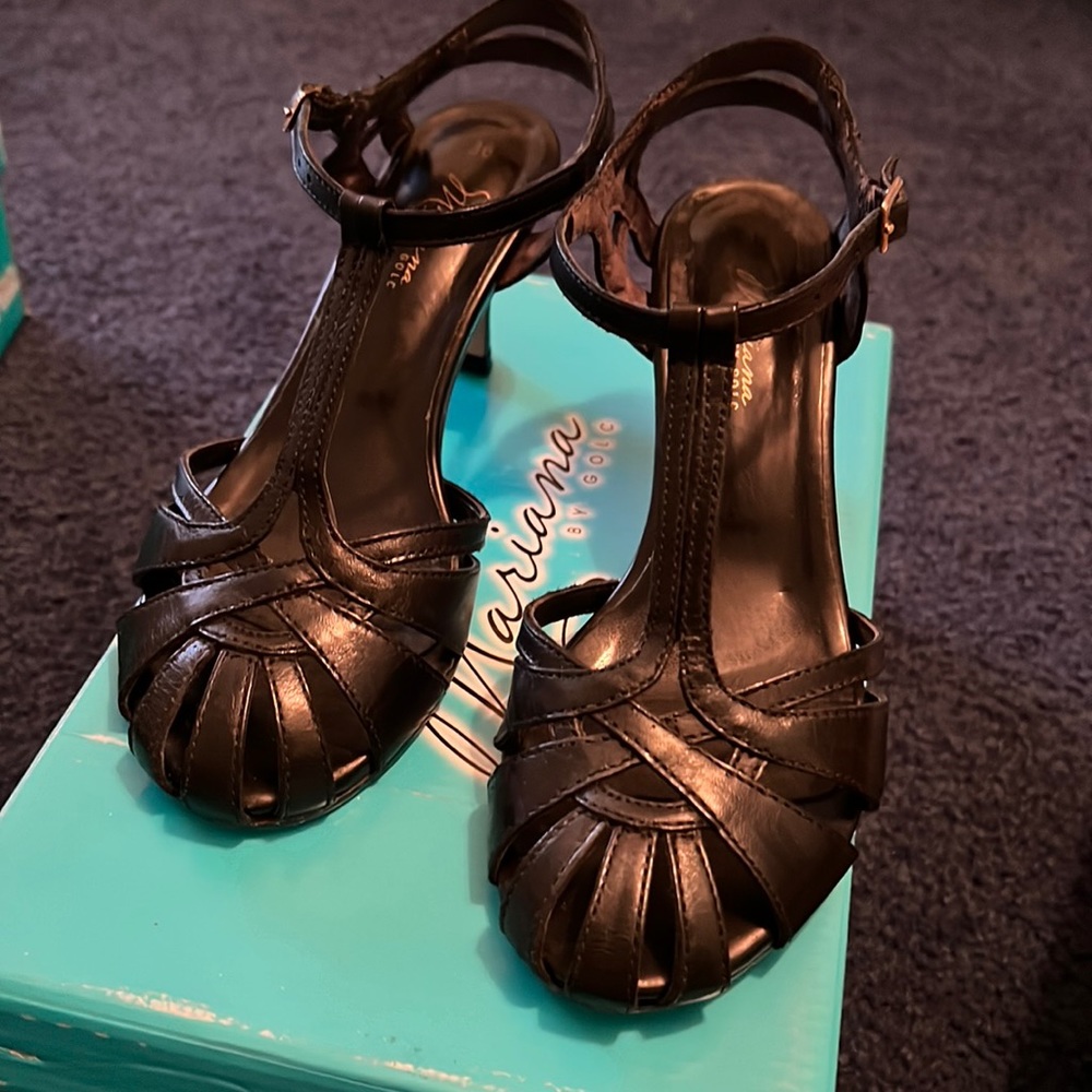 Mariana by Golic dance shoes.